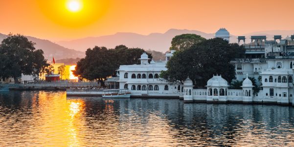 Cab Hire in Udaipur