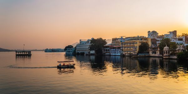 Taxi Booking in Udaipur